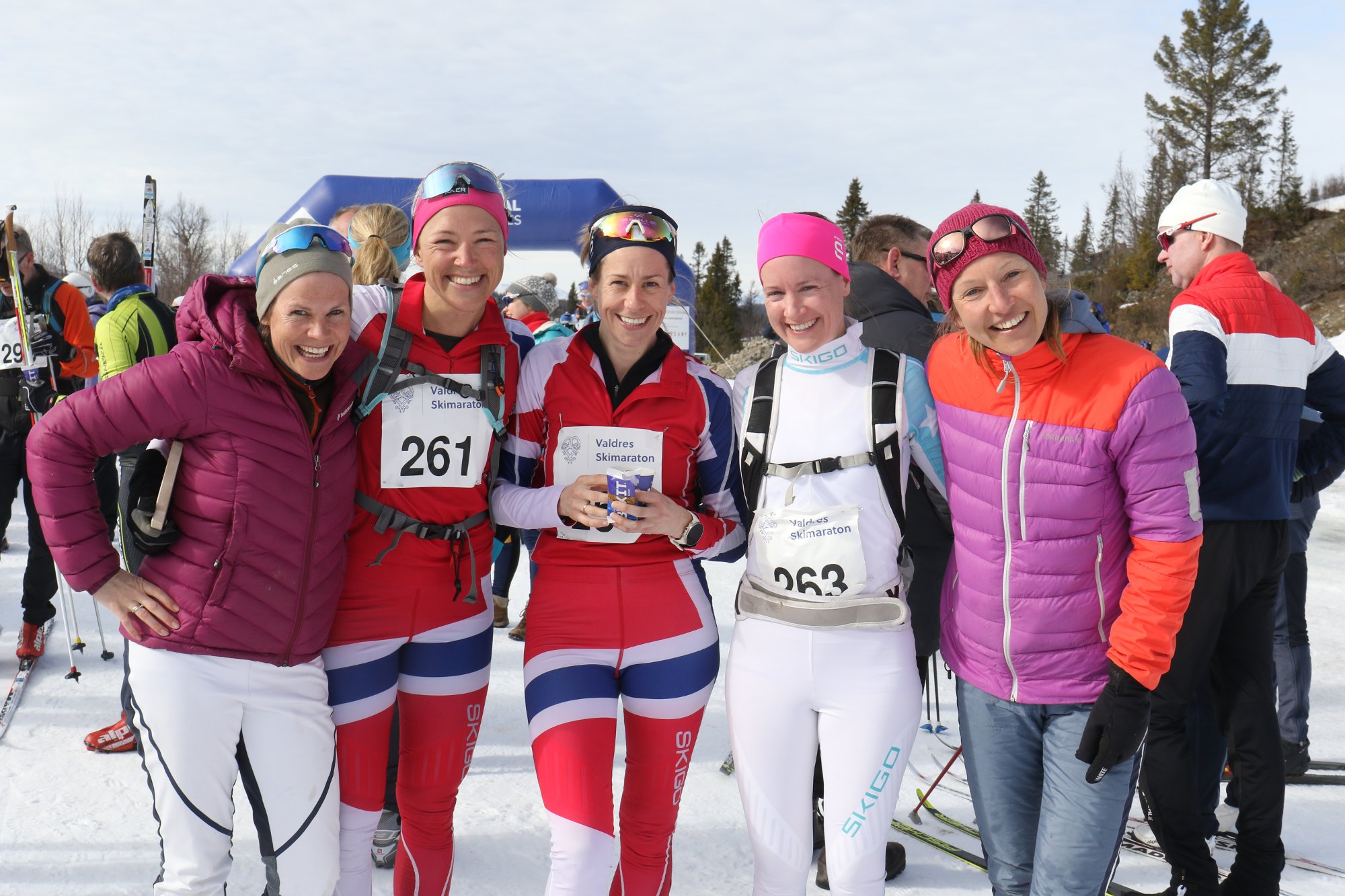 Blide jenter (Foto Geir Norling, Avisa Valdres) 